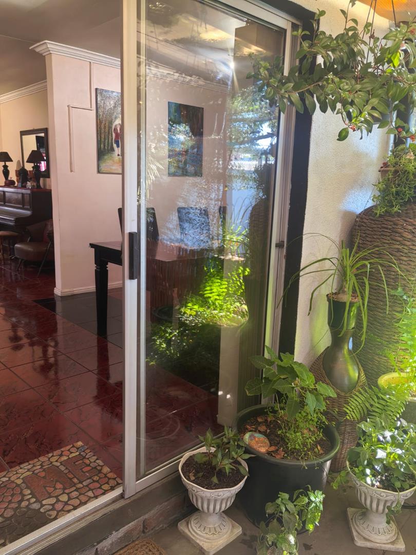 5 Bedroom Property for Sale in Peerless Park North Western Cape